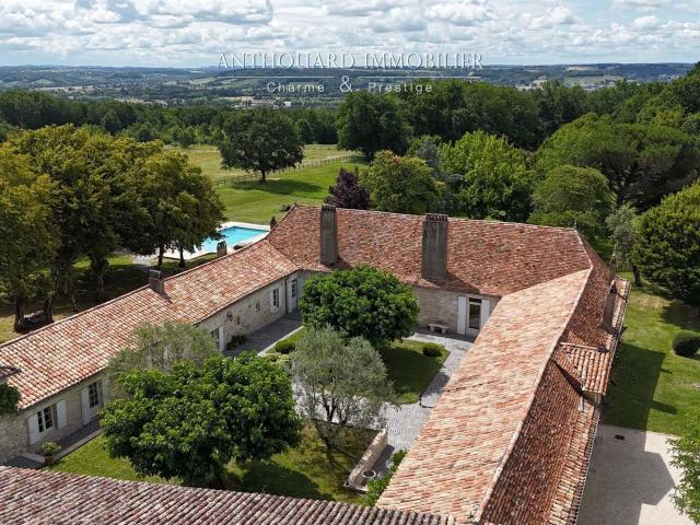 Remarquable propriété sur 4,9 ha, piscine 550m² Monestier