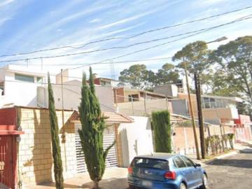 REMATO CASA CON JARDIN EN RNCON ARBOLEDAS