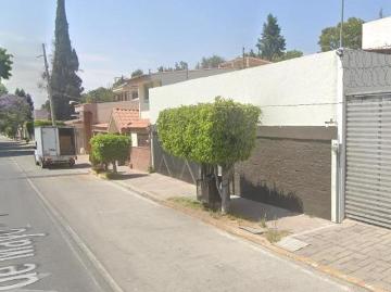REMATO CASA CON PATIO EN CLUB DE GOLF LAS FUENTES
