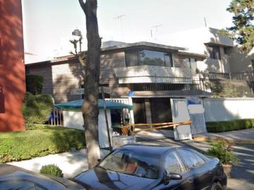 REMATO CASA CON PATIO Y BALCÓN EN PASEOS TAXQUEÑA