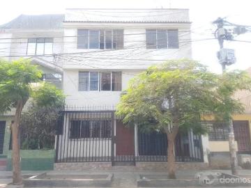 REMATO CASA MAS LOCAL COMERCIAL, DE 11 DORMITORIOS, 4 BAÑOS CERCA A ESTACIÓN JARDINES