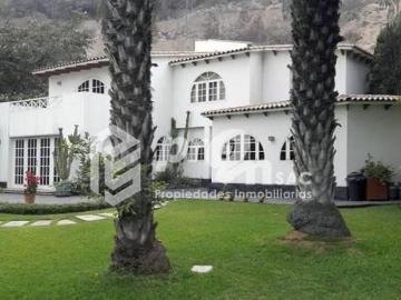 Remate, 3 casas condominio familiar