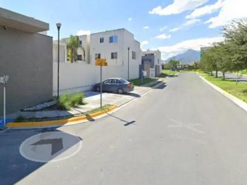 Remate bancario en San Nicolás de los Garza | Casa en Cerradas de Casa Blanca