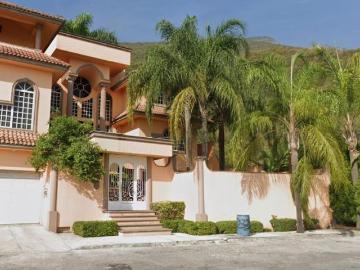 ¡Remate en Cumbres 20. Sector ! Casa a Mitad de Precio Oportunidad Única