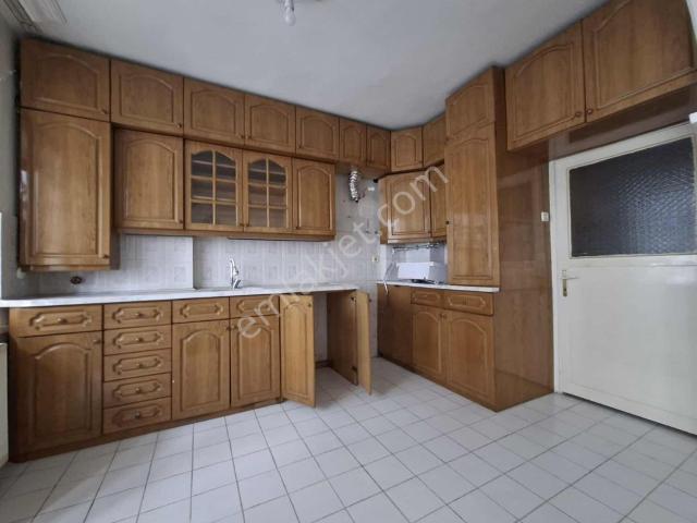 Remax Taner Dilek'ten Esenevler Mah Dostlar Sitesi 3+1 Kiralık