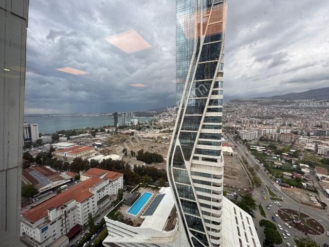 Remax Target' Dan Folkart Towers B kule 25. Katta Kiralık Ofis