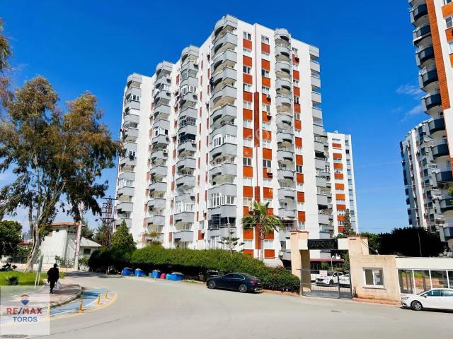 Remax Toros'tan Mezitli Adonis Sitesi'nde Satılık 4+1 Daire