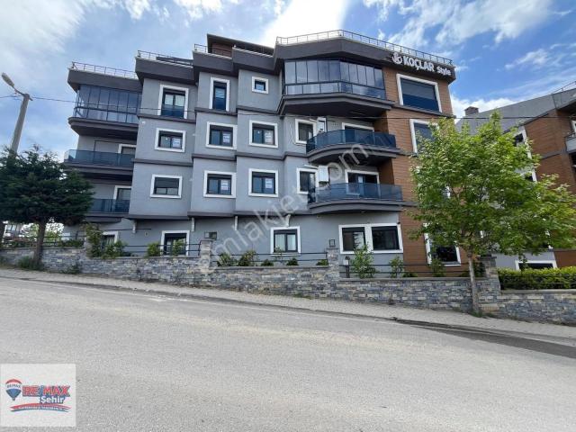 Remax Yalova Dan Çiftlikköy'de Deniz Manzaralı 3+1 Kıralık Daire