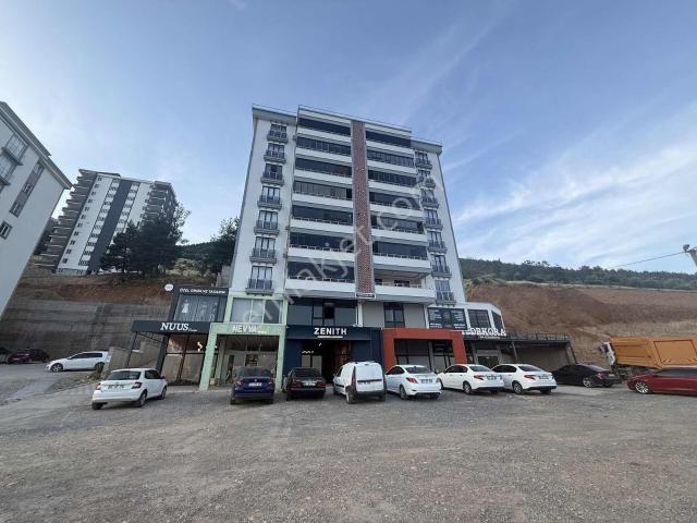 Re/max Yeni Den Kuzey Çevreyolunda Ana Cadde Üzeri 4+1 Daire