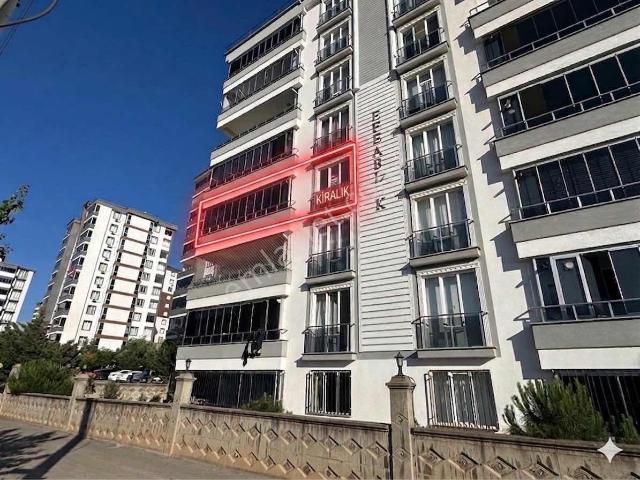 Remax Yeni Gayrimenkul'den Vadi Mahallesinde Kiralık 3+1