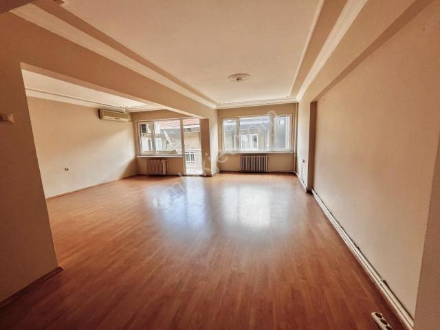 Remax Advantage'den Çarşı Merkezinde Masrafsız 2+1 Geniş Daire