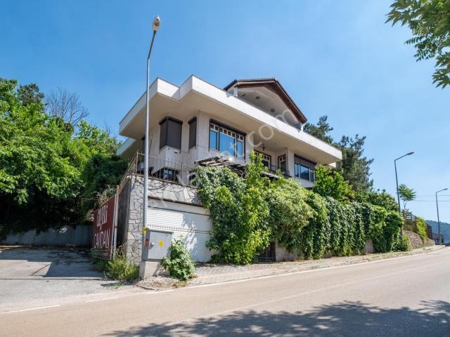 Remax Advantage'den Dağ Yolunda Eşşiz Manzaralı 6+3 Villa