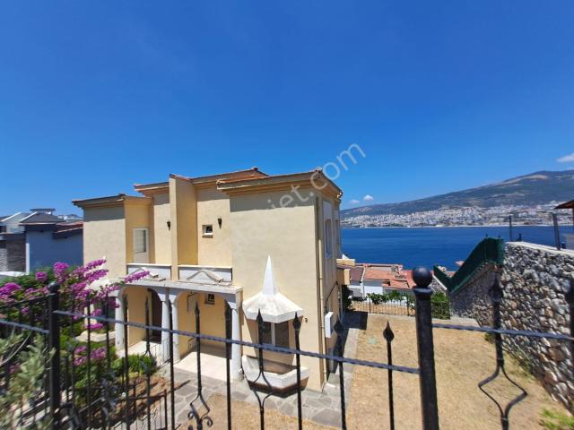 Re/max Advantage'den Deniz Manzaralı Tripleks Villa
