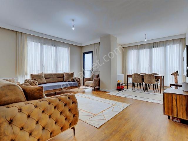 Remax Anı 'dan Çengelköy Envarev Sitesi 'nde Satılık 3+1 Daire