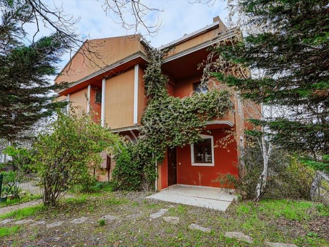 Remax Anka'dan Nazar Sitesinde Manzaralı Satılık Özel Villa