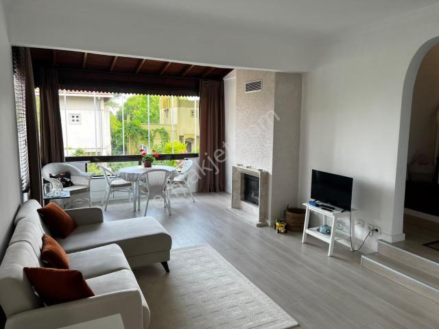 Re/max Anka'dan Dostlar Sitesi'nde Kiralık Deniz Manzaralı Villa