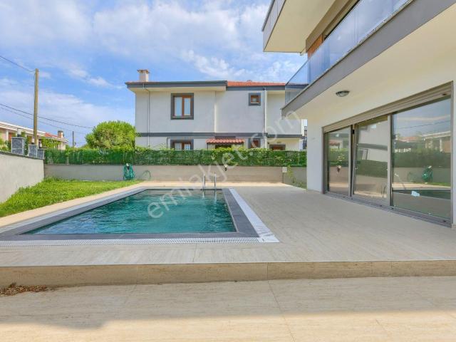 Remax Anka'dan Kumbaba'da Satılık 5+1 Satılık Villa