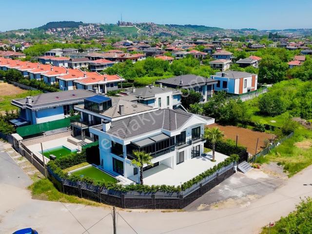 Remax Anka'dan Taç Caddesinde Satılık Emsalsiz Villa