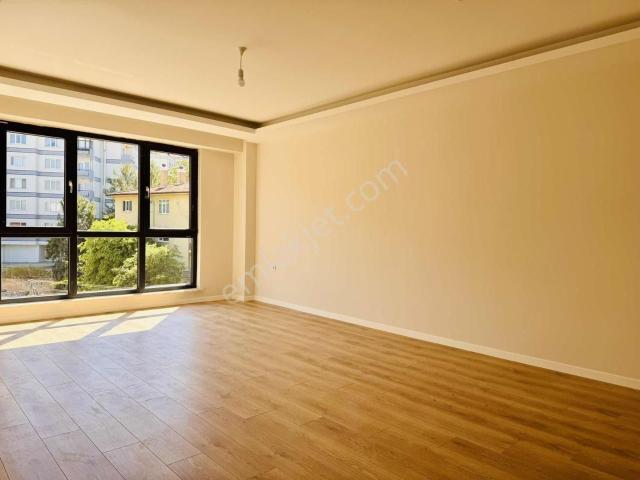 Remax Area Dan Cadde Üzerinde Satılık Ara Kat Sıfır 3+1 Daire