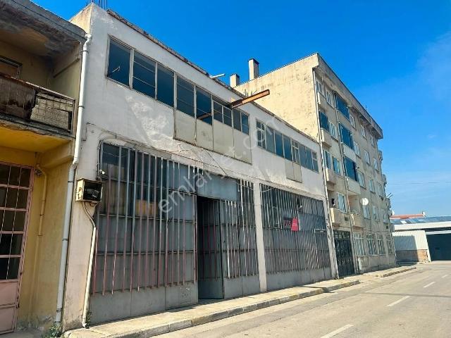 Remax Area'dan Altınova Mahallesinde Kiralık 300 M2 İş Yeri