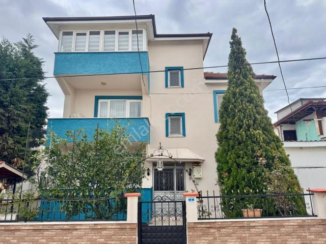 Re/max Ay Arifiye Neviye Mahallesinde Eşyalı 2+1 Kiralık Daire