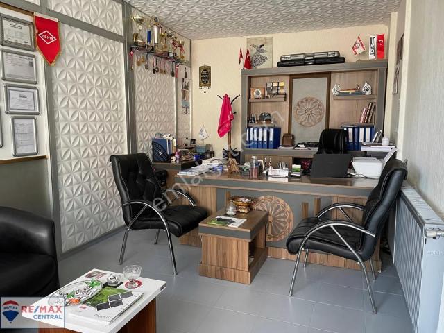 Re/max Central'dan Aksu Kenarında 2 Katlı 59m2 Satılık Dükkan