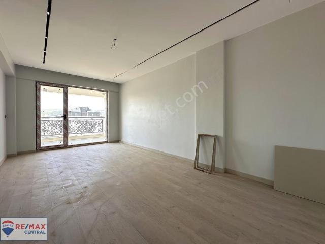 Re/max Central'dan Eğriköprü Mah.'de 2+1 site yapılı kapalı O