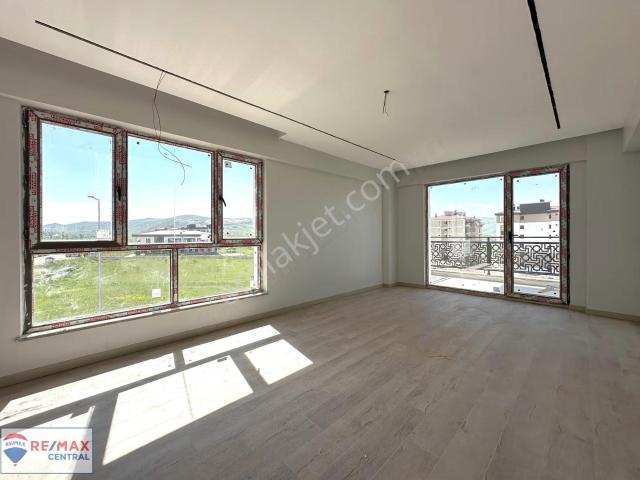 Re/max Central'dan Eğriköprü Mah.'de 3+1 site yapılı kapalı O