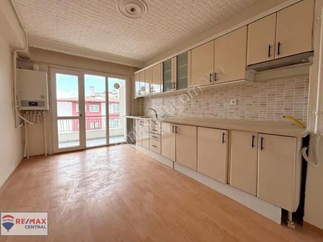 Remax Central'dan Kazancılar'da Asansörlü 2+1 Bakımlı Kiralık