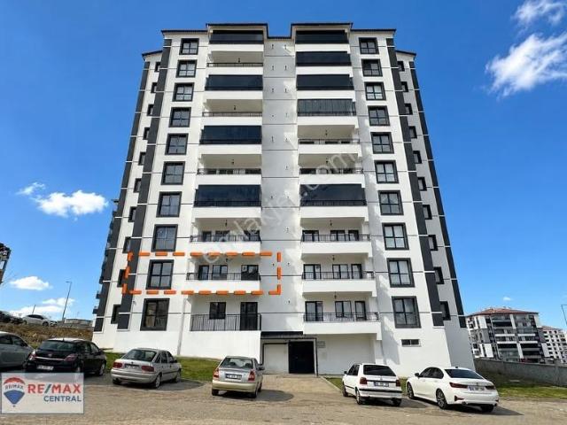 Re/max Central'dan Tuzlugöl Mah.'de 3+1 Yapılı site lüks Daire
