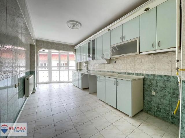 Re/max Central'dan Ulucami Civarında Merkezi Noktada Satılık 3+1