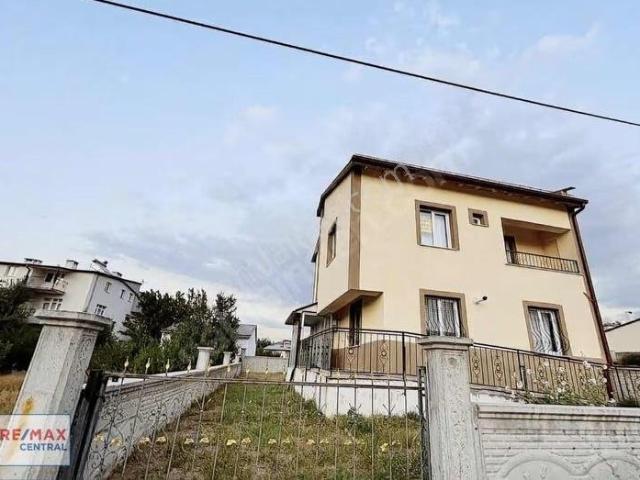 Remax Centralden Karşıyakada Müstakil 3+1