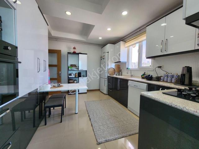 Remax Damla Gür'den Deniz Manzaralı Satılık 3+1 Daire