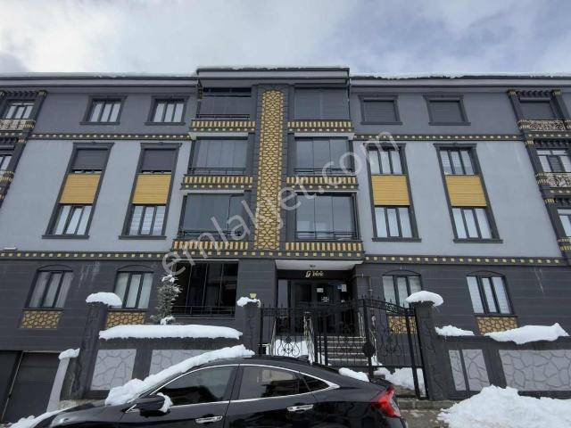 Remax Dem'de Erzincanın Nezih Sitesinde Şehir Manzaralı Lüks 3+1