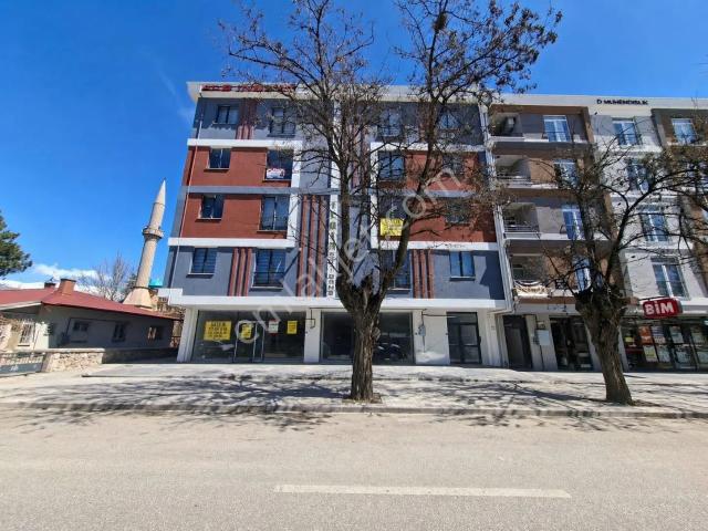 Remax Dem'den 13 Şubat Caddesi Üzeri Eşyalı Kiralık 1+1 Daire
