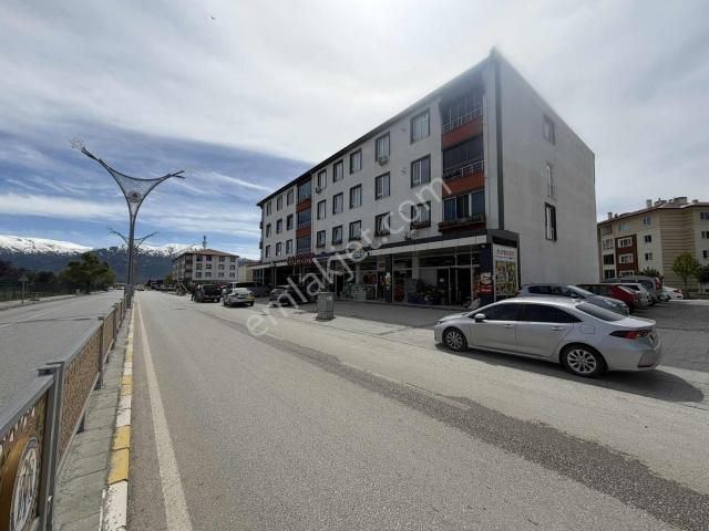Remax Dem'den 13 Şubat Caddesinde 4+1 Satılık Daire
