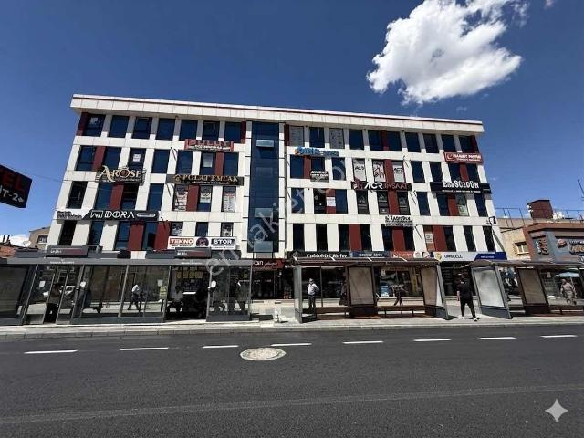 Remax Dem'den Dörtyol Kavşağında Prestijli Kiralık Ofis