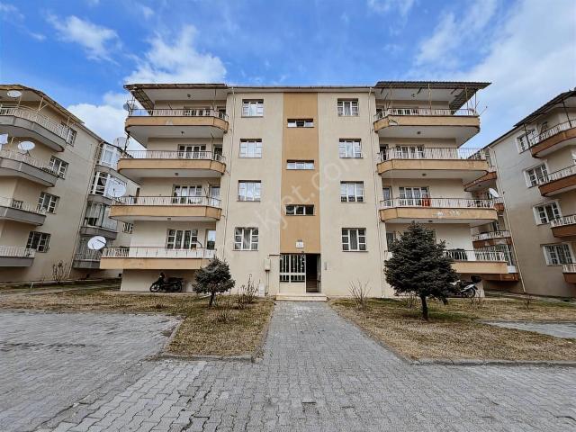 Remax Dem'den Ergenekon Mah.özcan Sitesinde 4+1 Bakımlı Satılık
