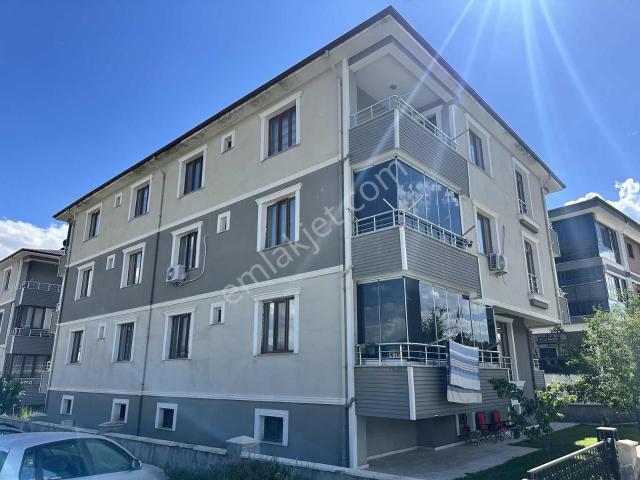 Remax Dem'den Ergenekon Mahallesinde 3+1 Ara Kat Kiralık Daire