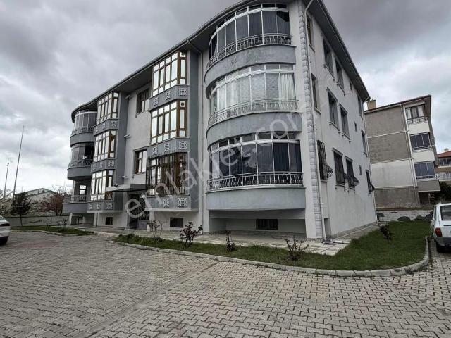 Remax Dem'den Ergenekon Mahallesinde Geniş 3+1 Satılık Daire