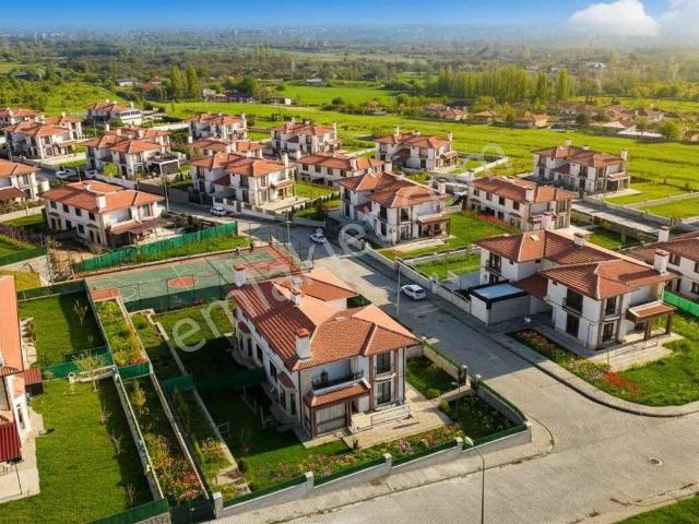 Remax Dem'den Kuzey Yıldızı Villalarında Satılık Borçsuz Villa