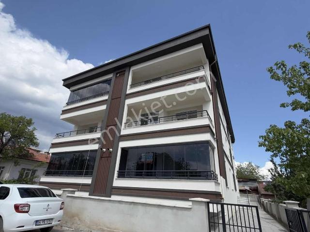 Remax Dem'den Halitpaşa Mah. Yola Cepheli Satılık 2+1 Daire