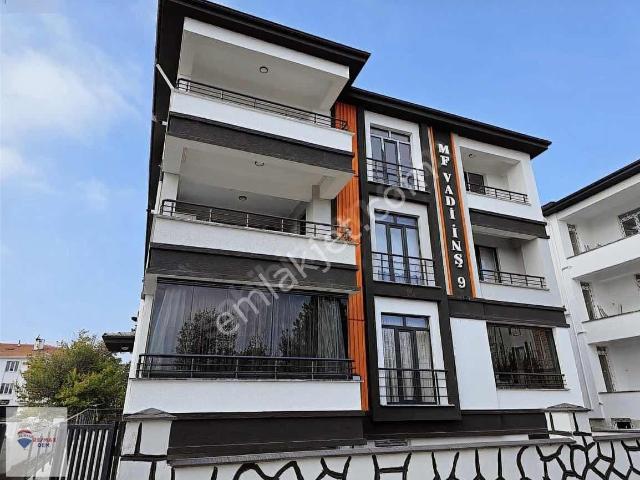 Remax Dem'den Halitpaşa Mah. Acil Satılık Fırsat 3+1 Ara Kat