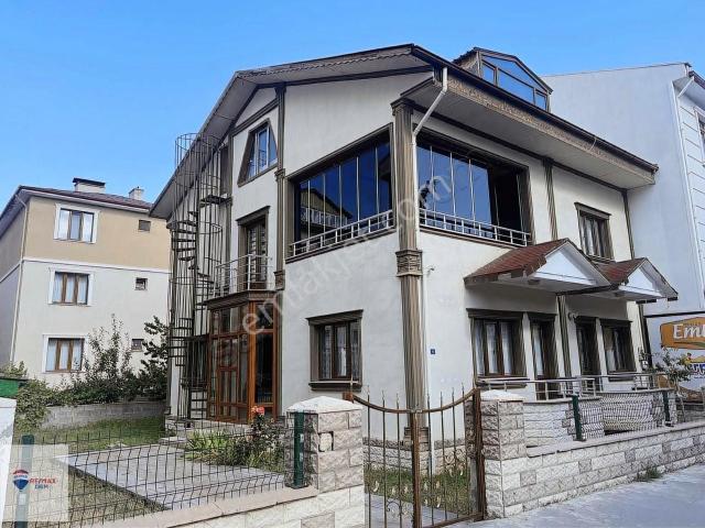 Re/max Dem'den Ticari Arsa Üzerinde Dubleks Villa
