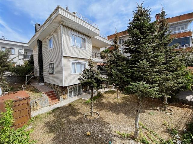Remax Den Büyükçekmece Fatih Mh 385 M2 Arsalı Müstakil 7+2 Villa