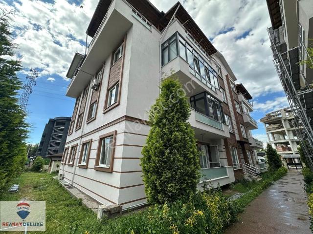 Remax Deluxe'den Kartepe Emekevlerde Satılık 2+1 Geniş Daire