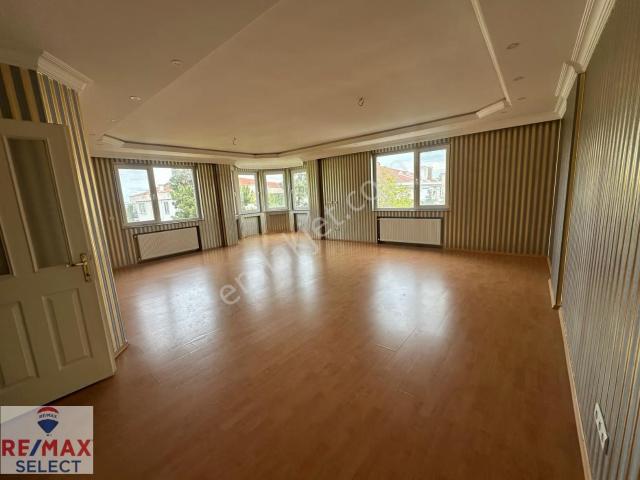 Remax Duygu florya Saunalı &kapalı Otoparklı Geniş Kiralık Daire