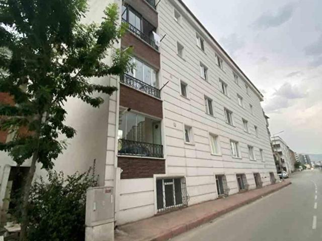 REMAX FUNDA'DAN DEREBAHÇE MERKEZDE SATILIK 2+1 UYGUN DAİRE