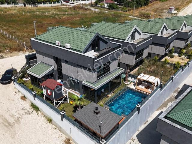 Remax Hedef Ten Büyükçekmece Kumburgaz Özel İç Dizayn 5+2 Villa