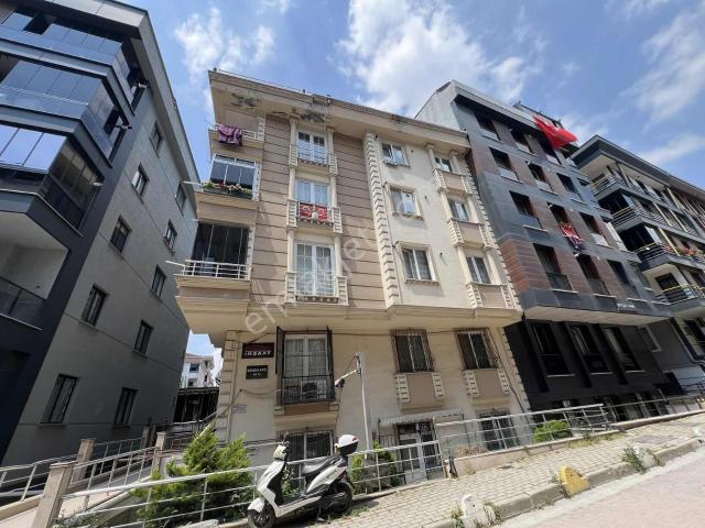 Re/max Hedef'ten Avcılar'da Satılık Geniş 2+1 Daire